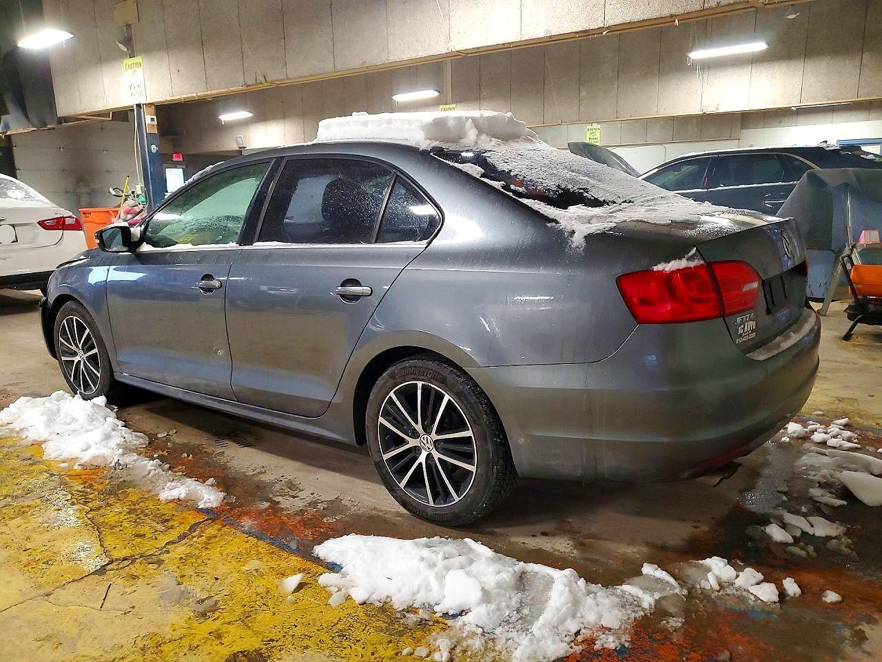 2013 VOLKSWAGEN JETTA SE photo 3