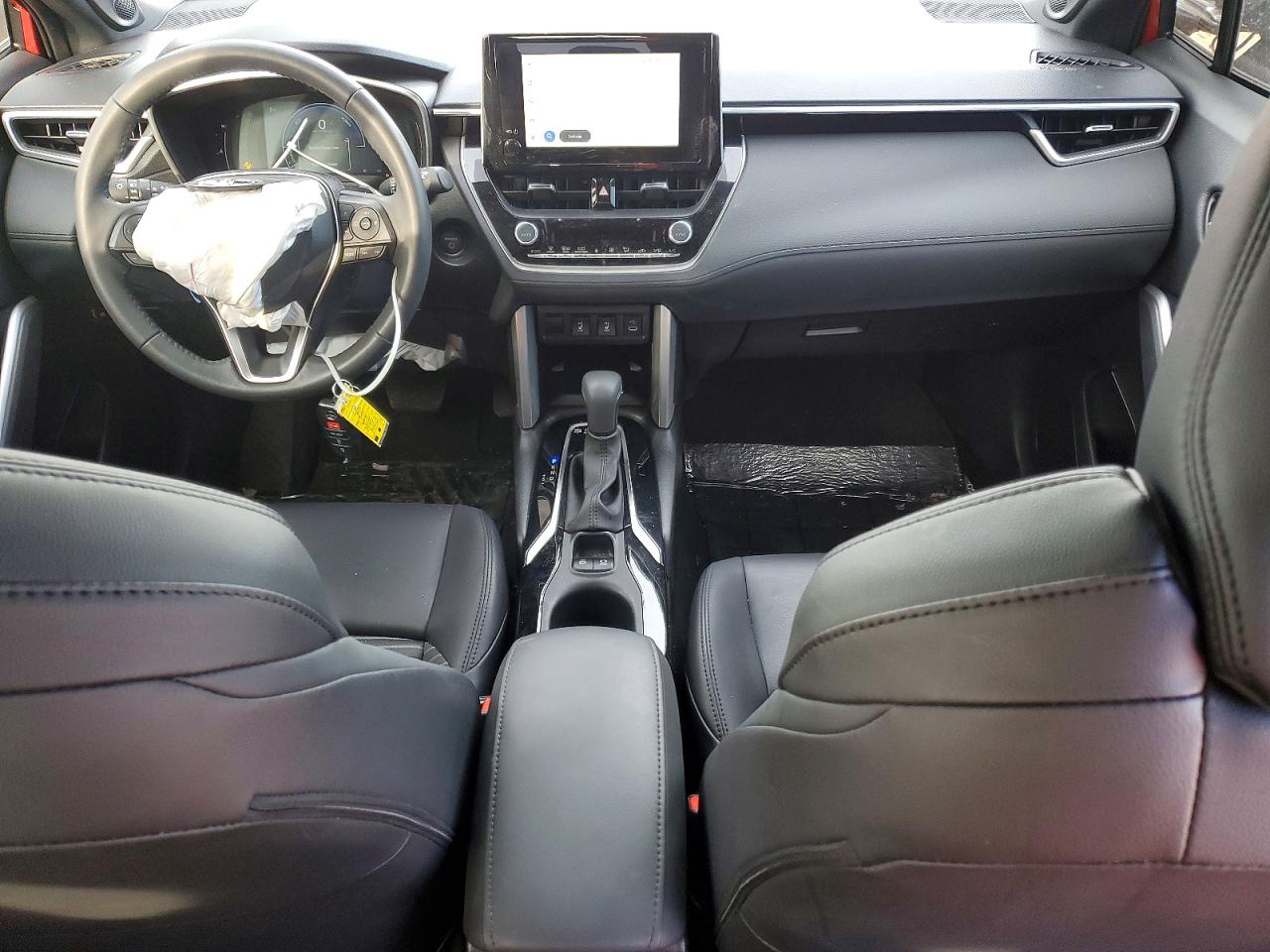 2024 TOYOTA COROLLA CROSS SE photo 8