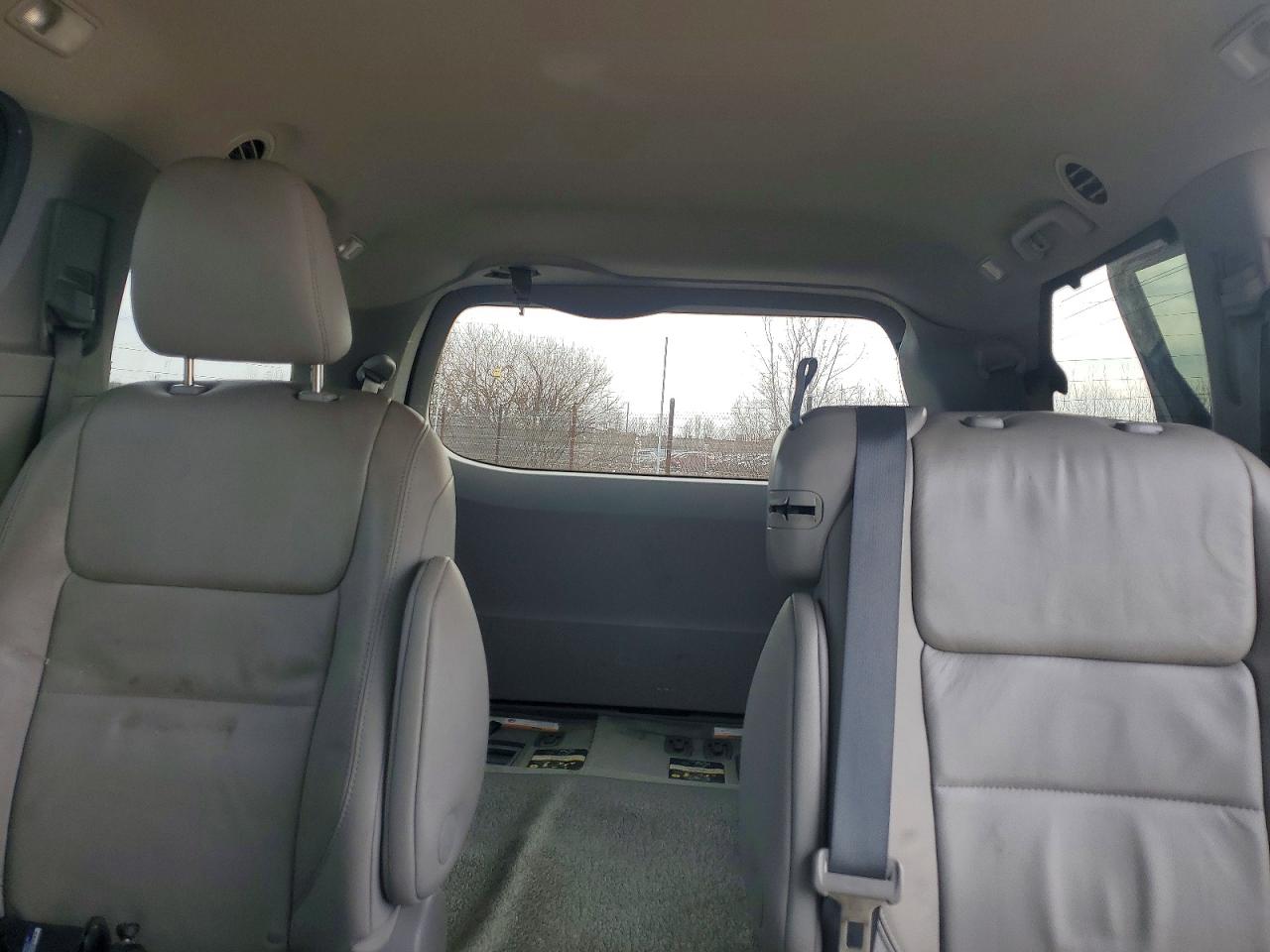 2015 TOYOTA SIENNA photo 10