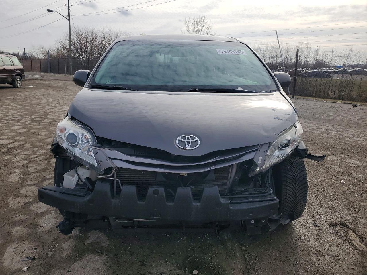 2015 TOYOTA SIENNA photo 5