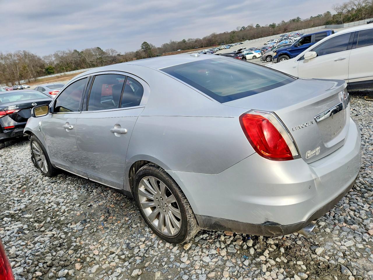 2009 LINCOLN MKS photo 3