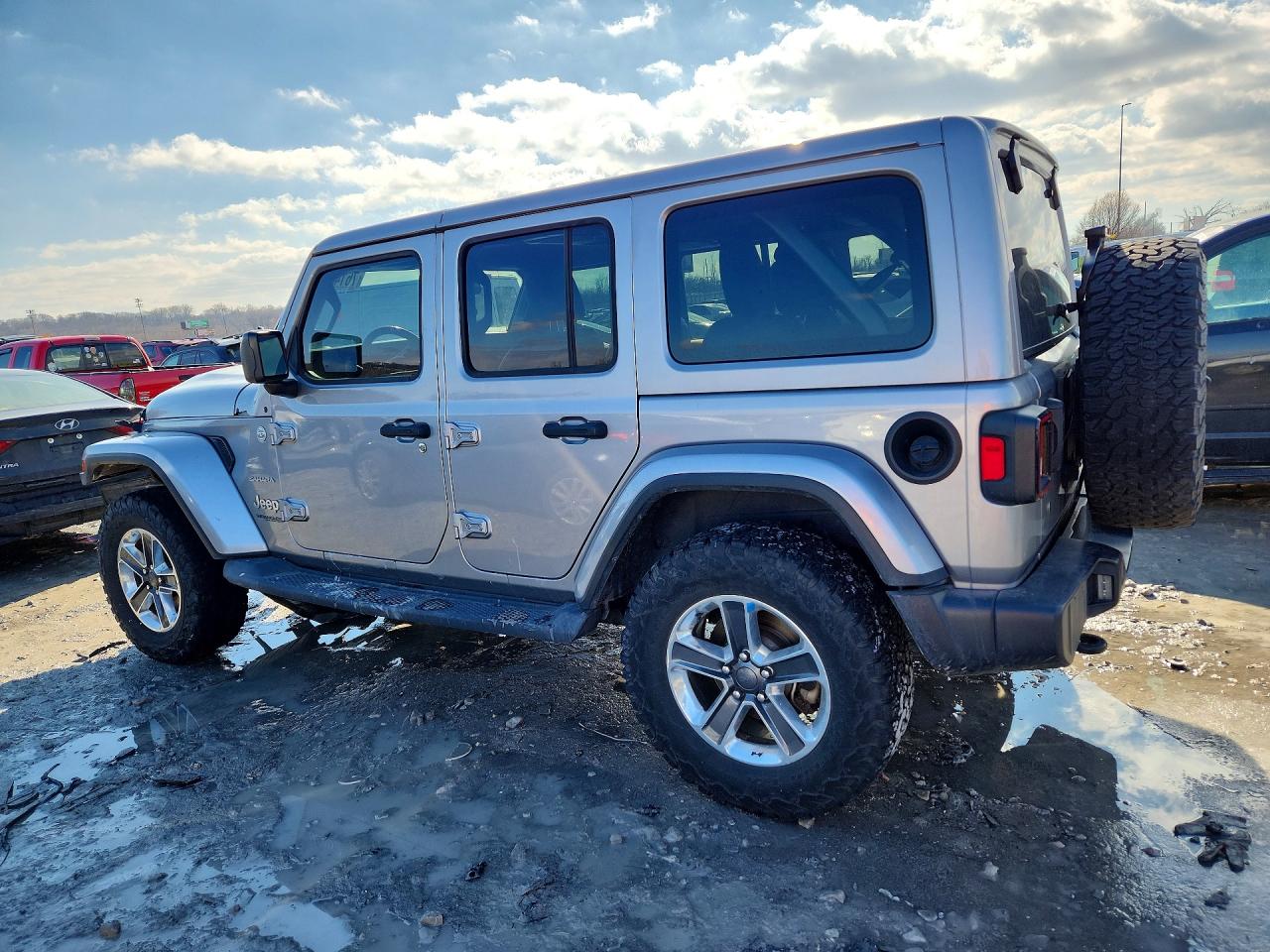 2018 JEEP WRANGLER UNLIMITED SAHARA photo 3