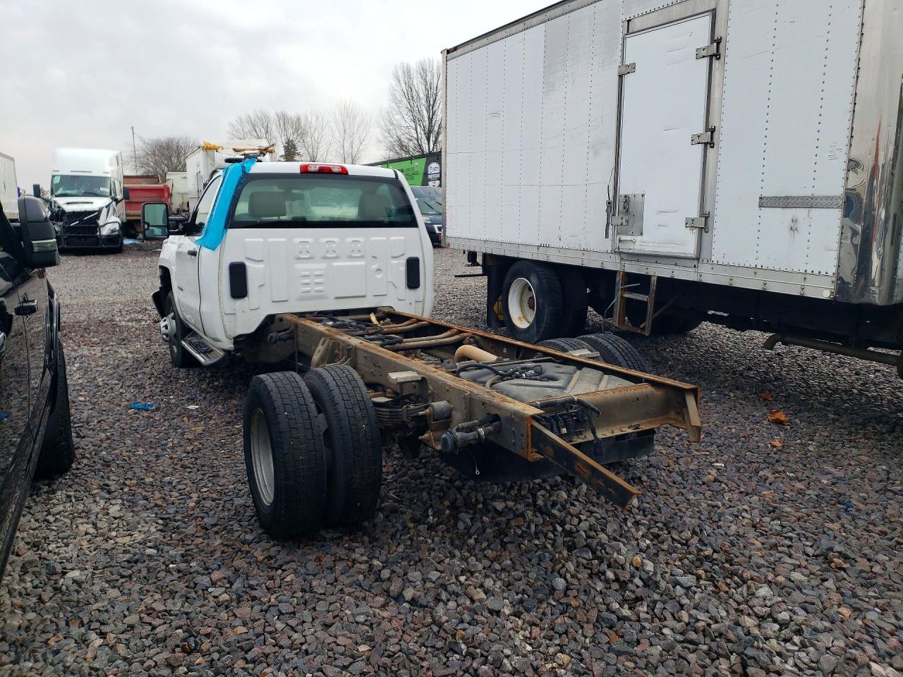 2017 CHEVROLET SILVERADO C3500 photo 2