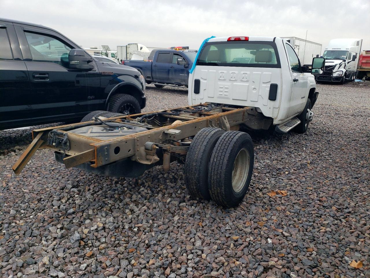 2017 CHEVROLET SILVERADO C3500 photo 3