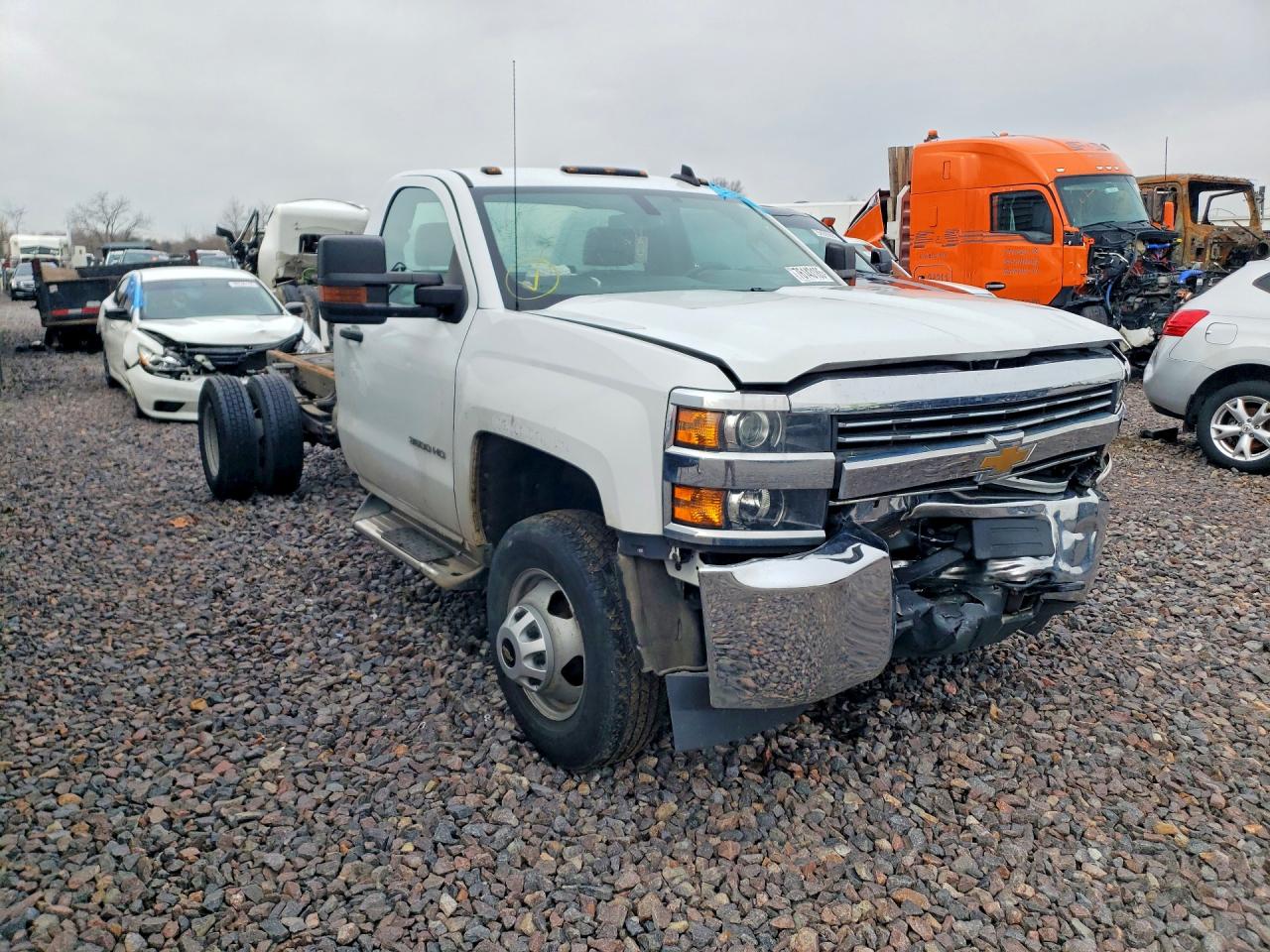 2017 CHEVROLET SILVERADO C3500 photo 4