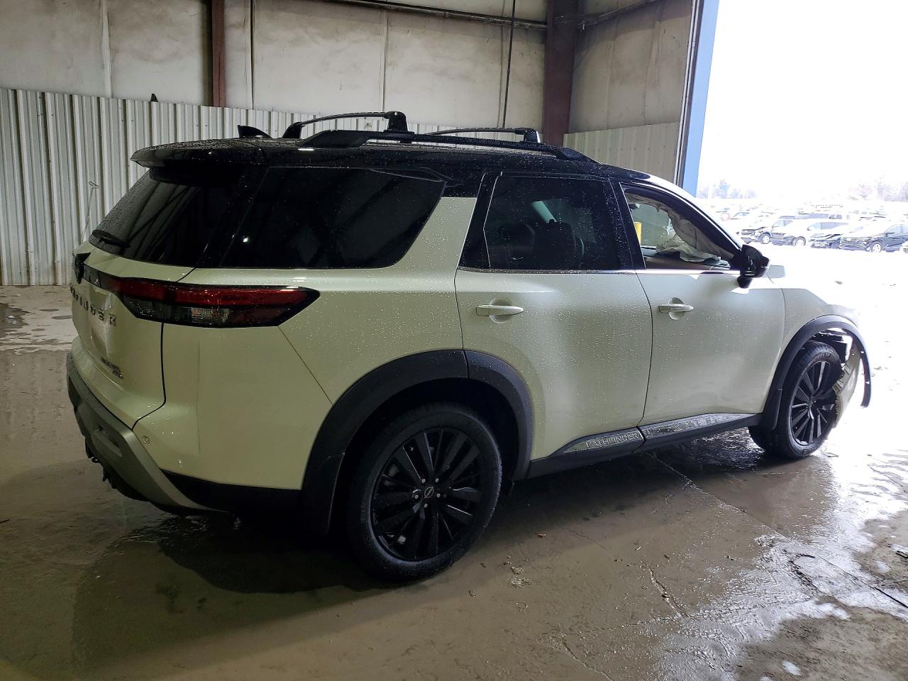 2023 NISSAN PATHFINDER PLATINUM photo 3