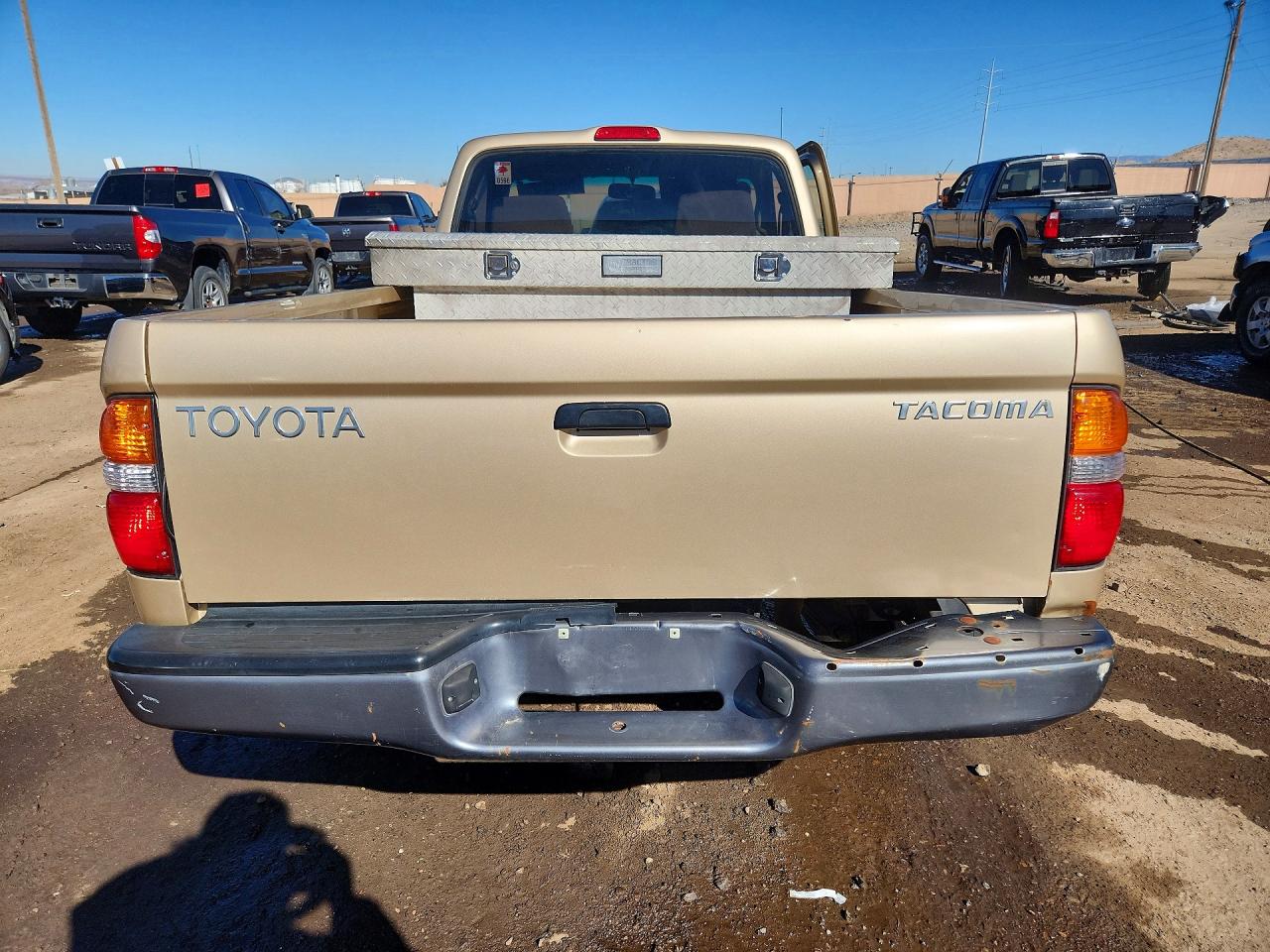 2002 TOYOTA TACOMA photo 11
