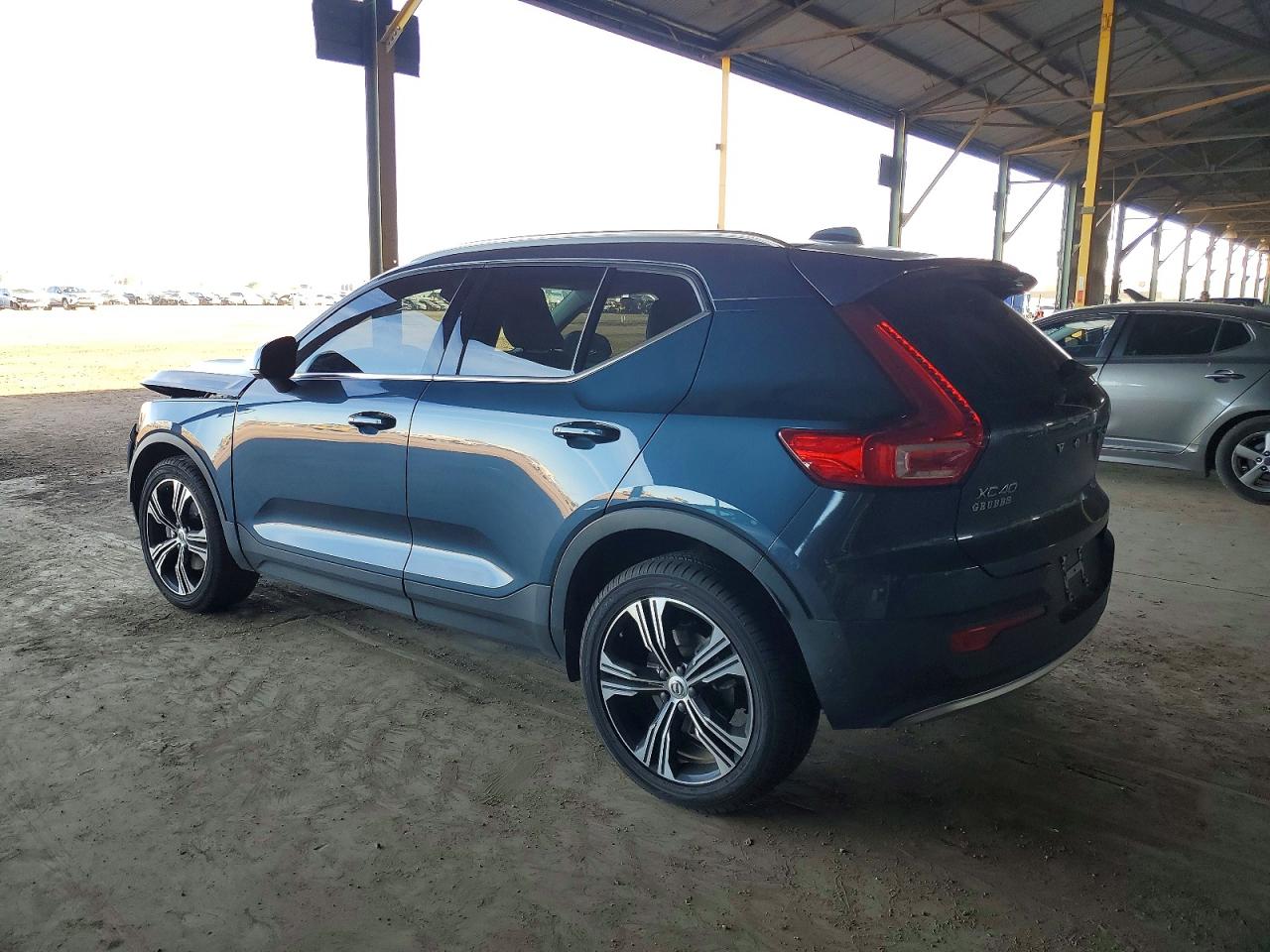 2021 VOLVO XC40 T5 INSCRIPTION photo 4