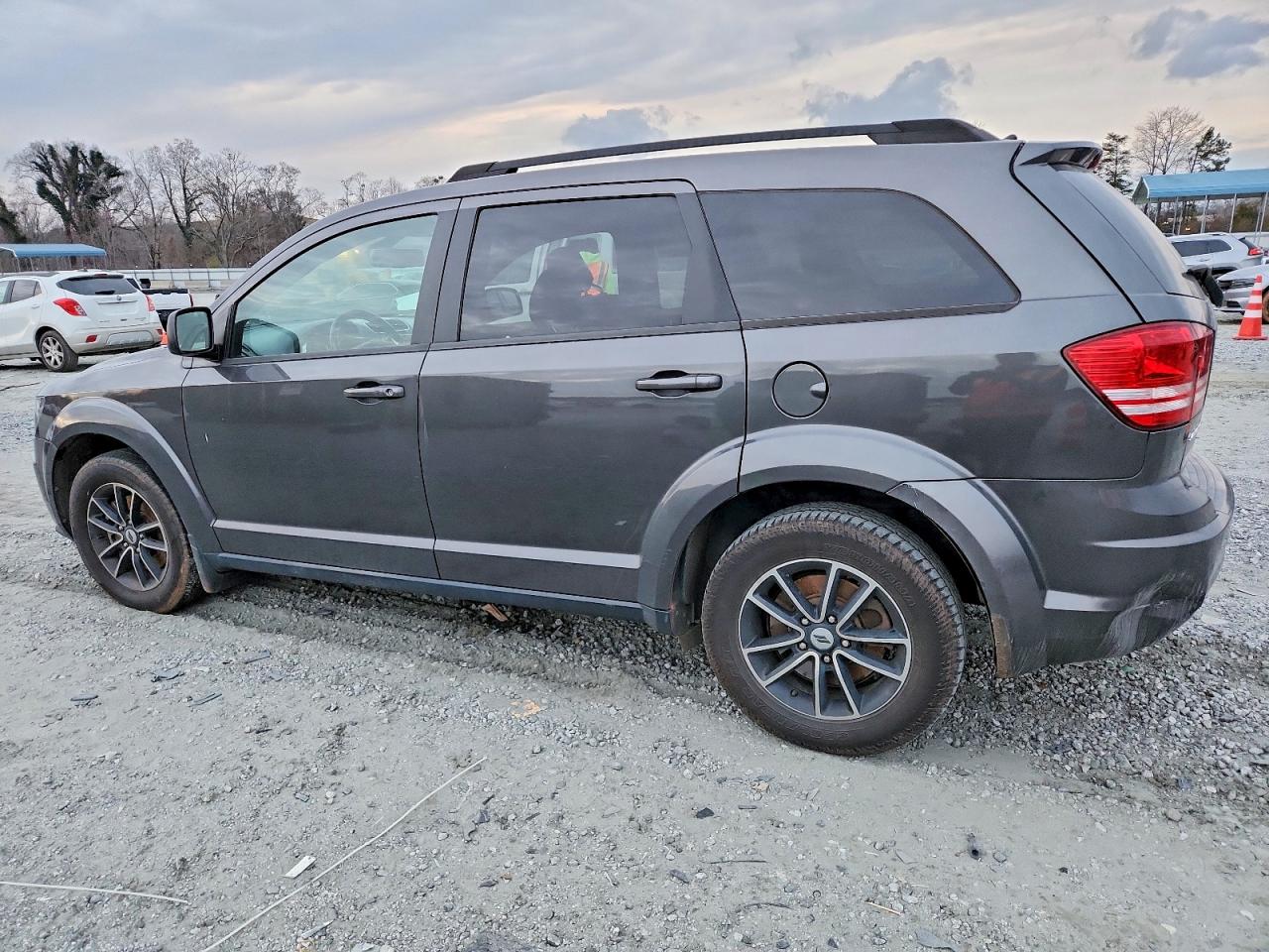 2018 DODGE JOURNEY SE photo 4