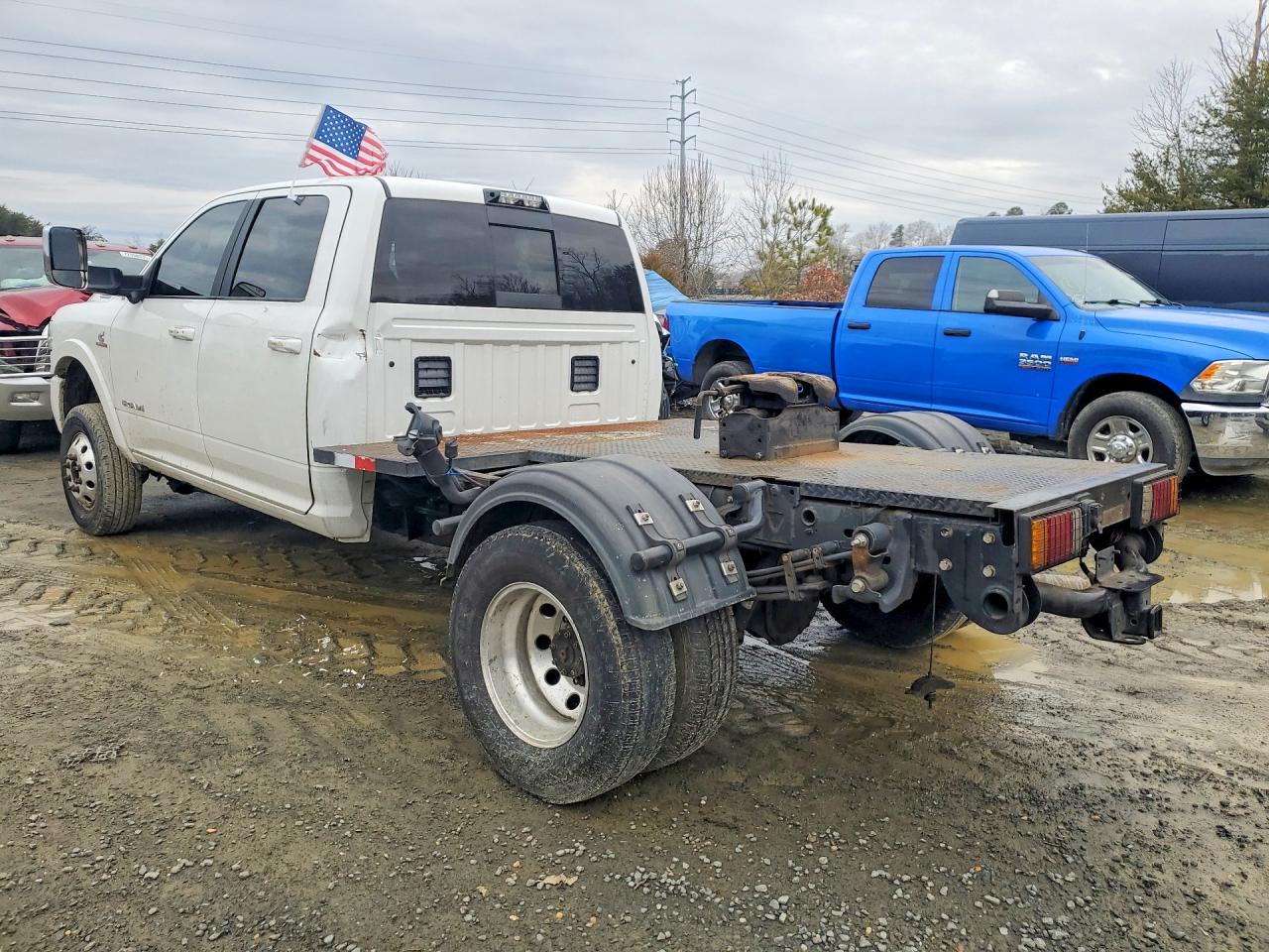 2019 RAM 3500 TRUCK CAB AND CHASSIS photo 3