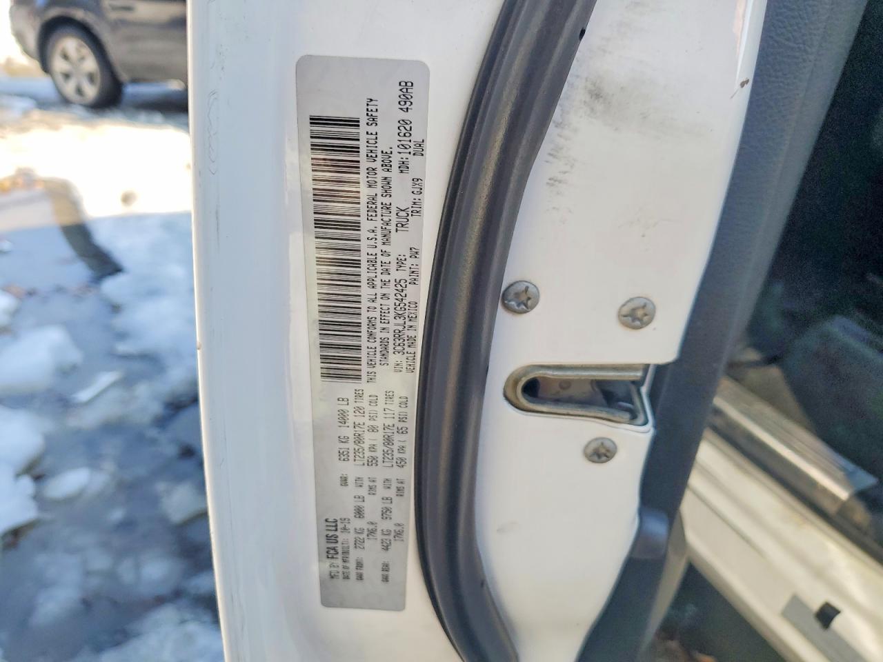 2019 RAM 3500 TRUCK CAB AND CHASSIS photo 23