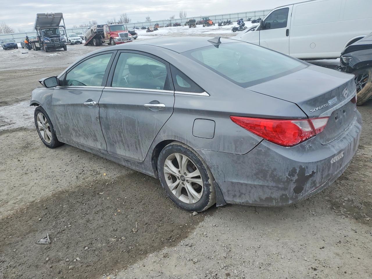 2013 HYUNDAI SONATA SE photo 3