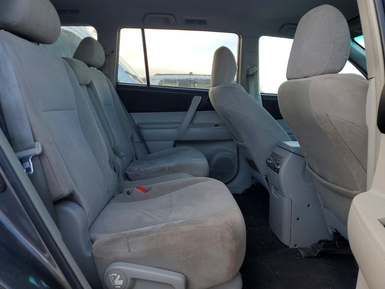 2011 TOYOTA HIGHLANDER BASE photo 31
