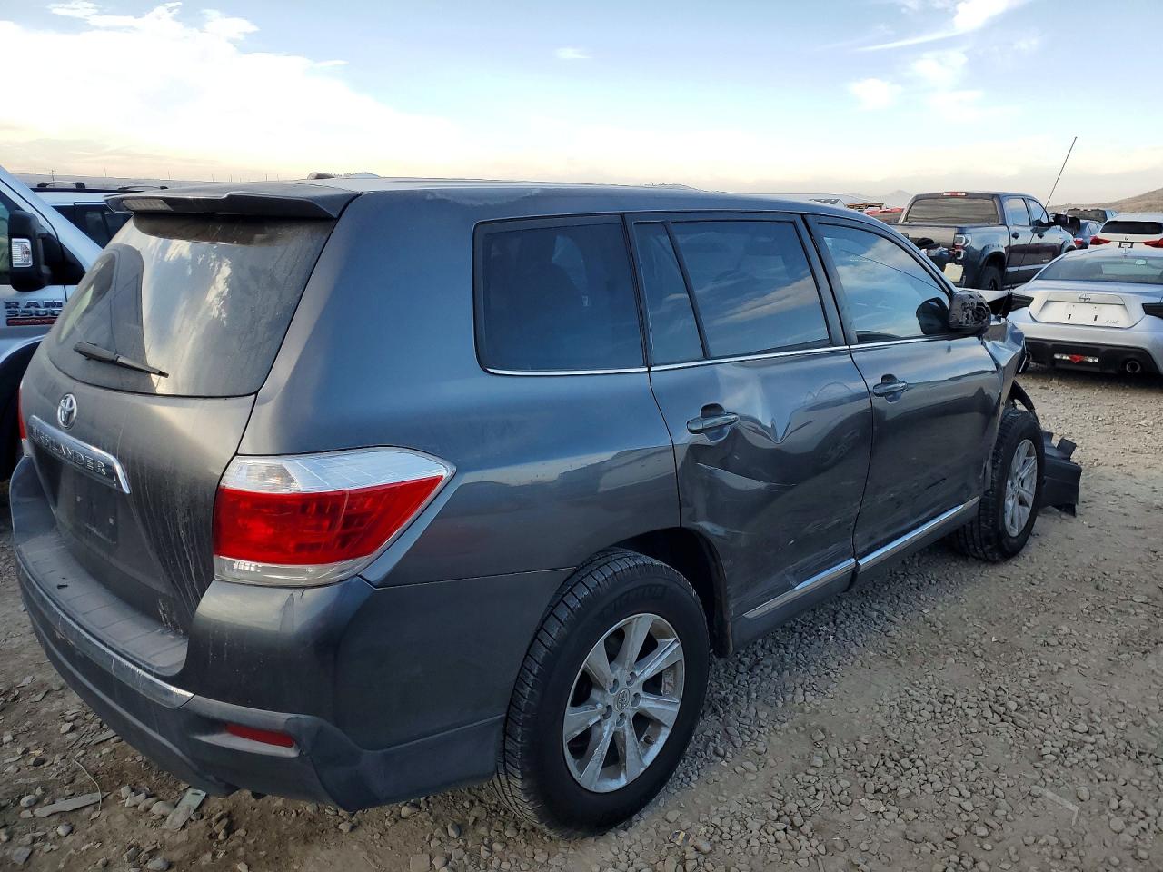 2011 TOYOTA HIGHLANDER BASE photo 7