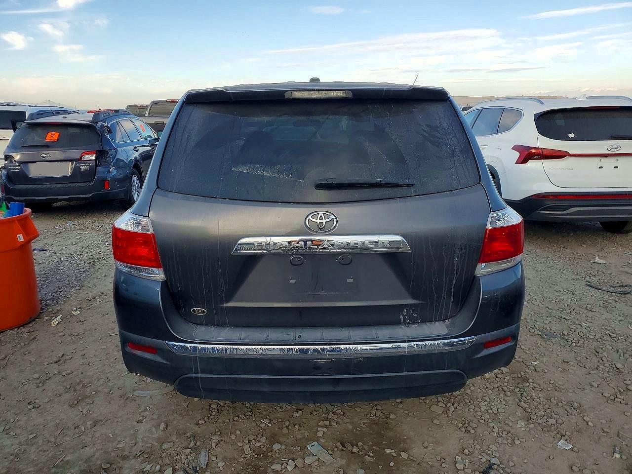 2011 TOYOTA HIGHLANDER BASE photo 16