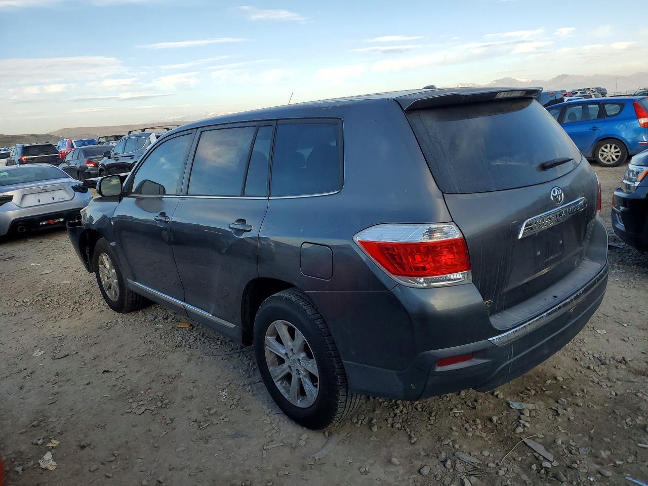2011 TOYOTA HIGHLANDER BASE photo 4