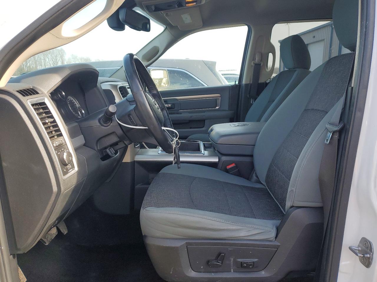 2014 RAM 1500 SLT photo 13