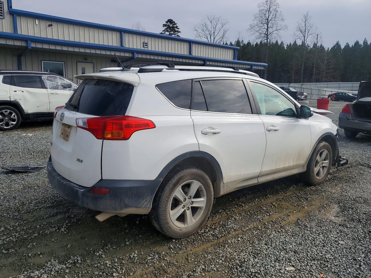 2013 TOYOTA RAV4 XLE photo 7