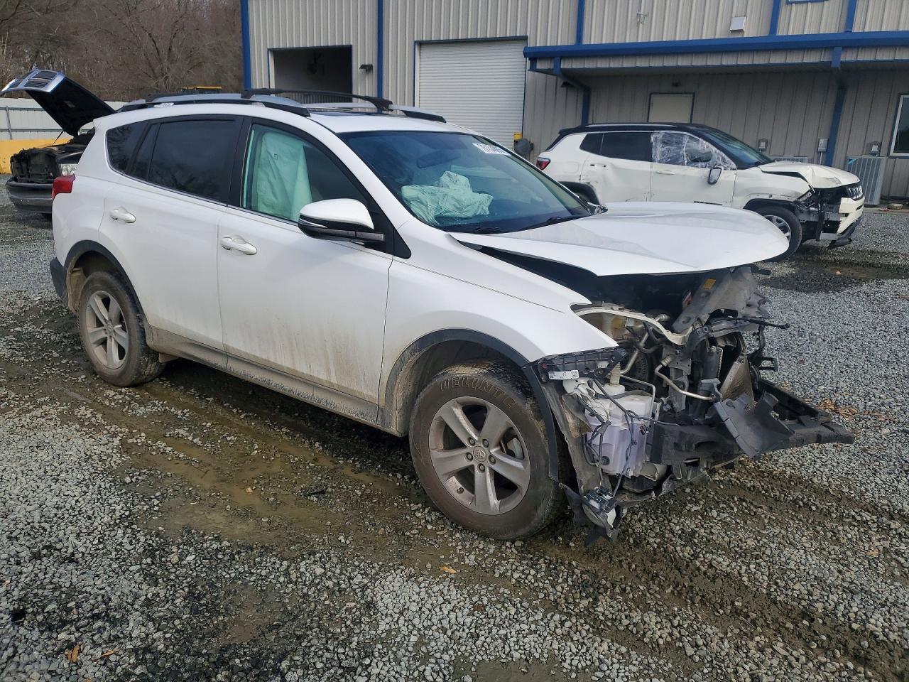 2013 TOYOTA RAV4 XLE photo 10