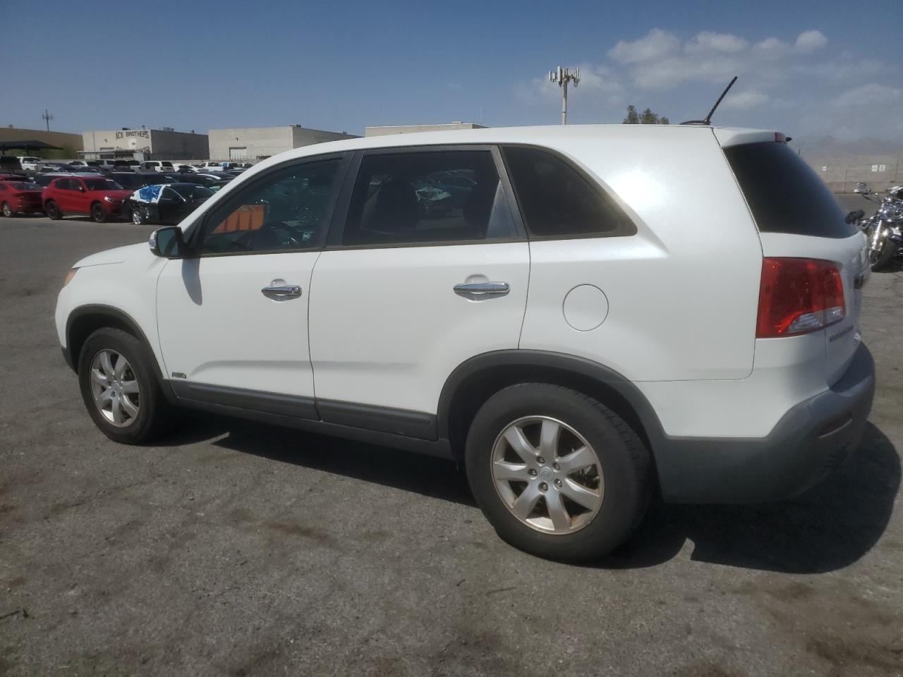 2011 KIA SORENTO BASE photo 4