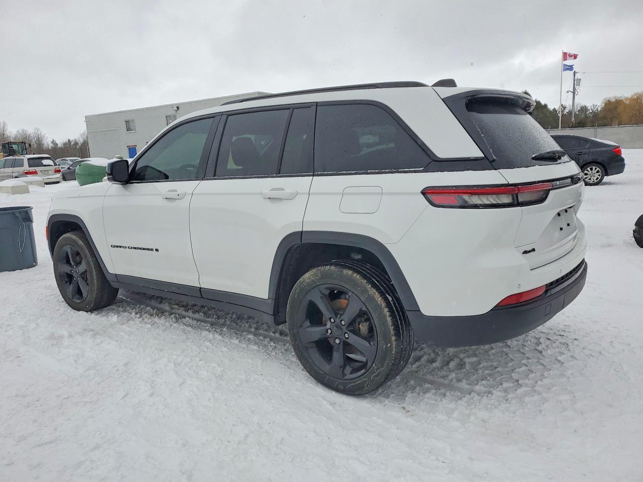 2024 JEEP GRAND CHEROKEE LAREDO photo 4