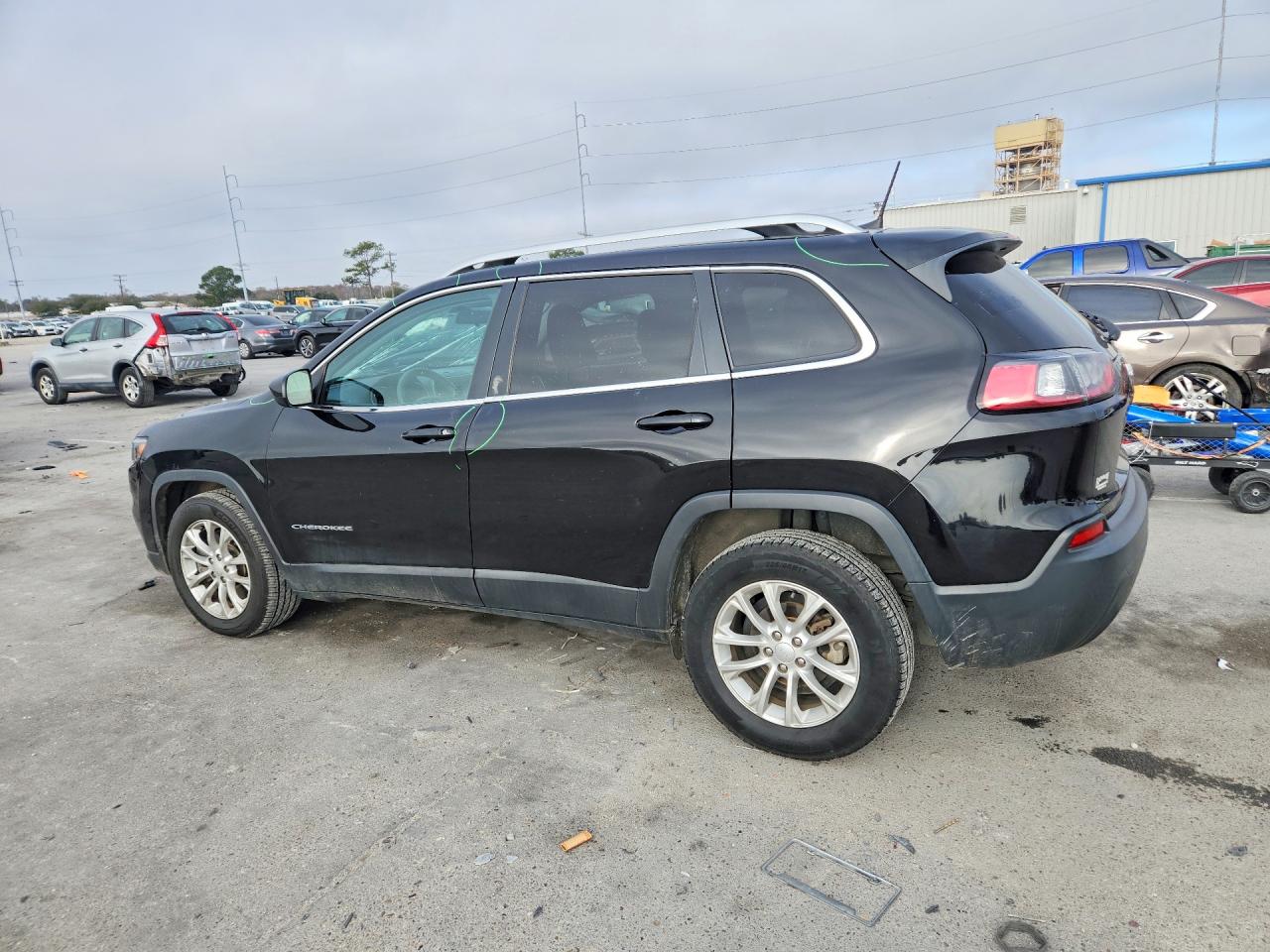 2019 JEEP CHEROKEE LATITUDE photo 2