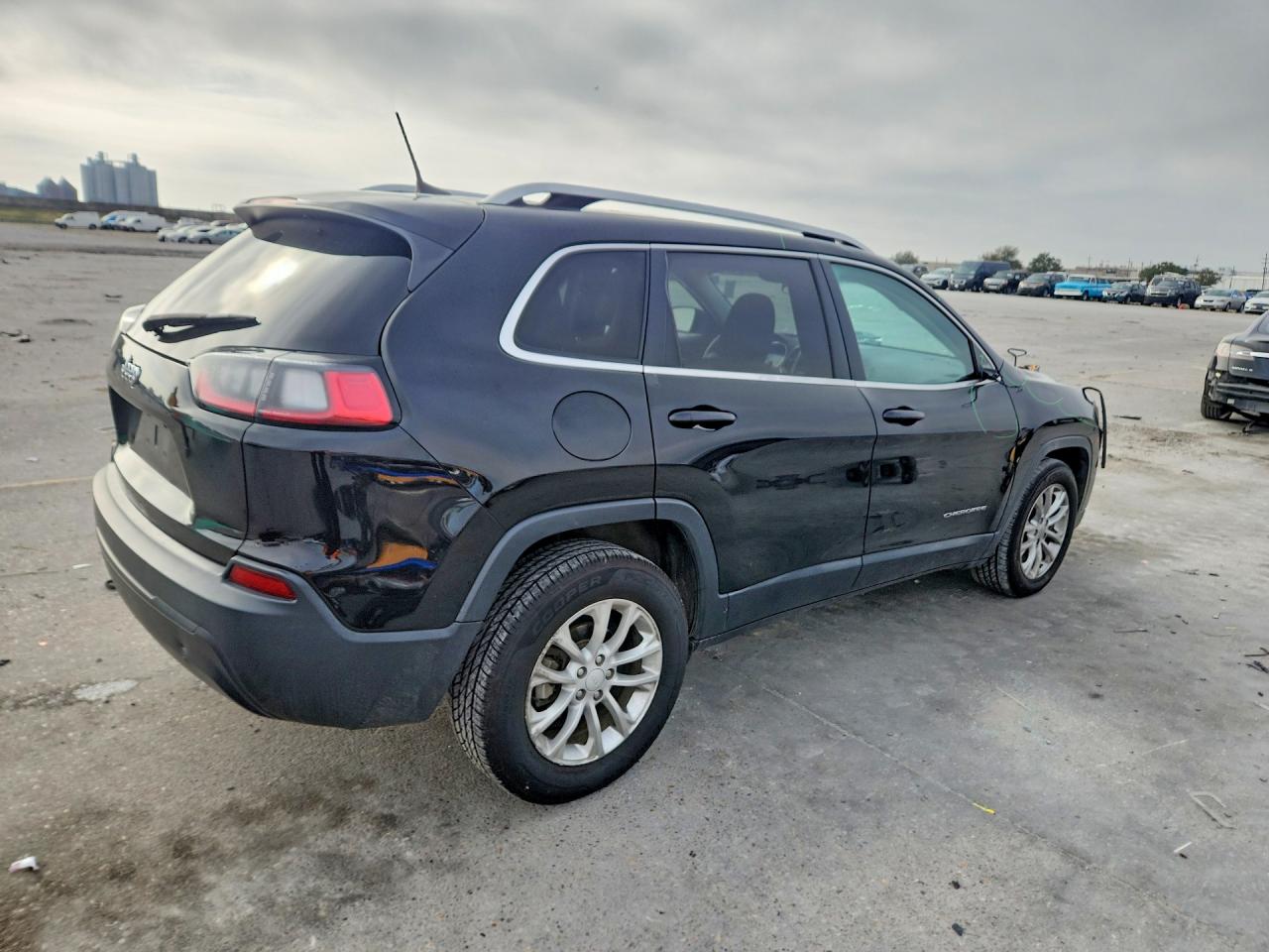 2019 JEEP CHEROKEE LATITUDE photo 3