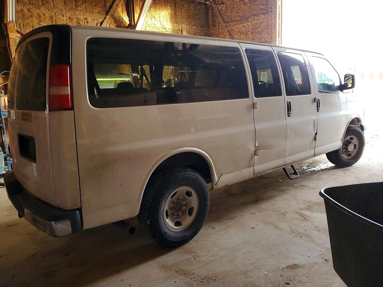 2017 CHEVROLET EXPRESS G3500 LT photo 5