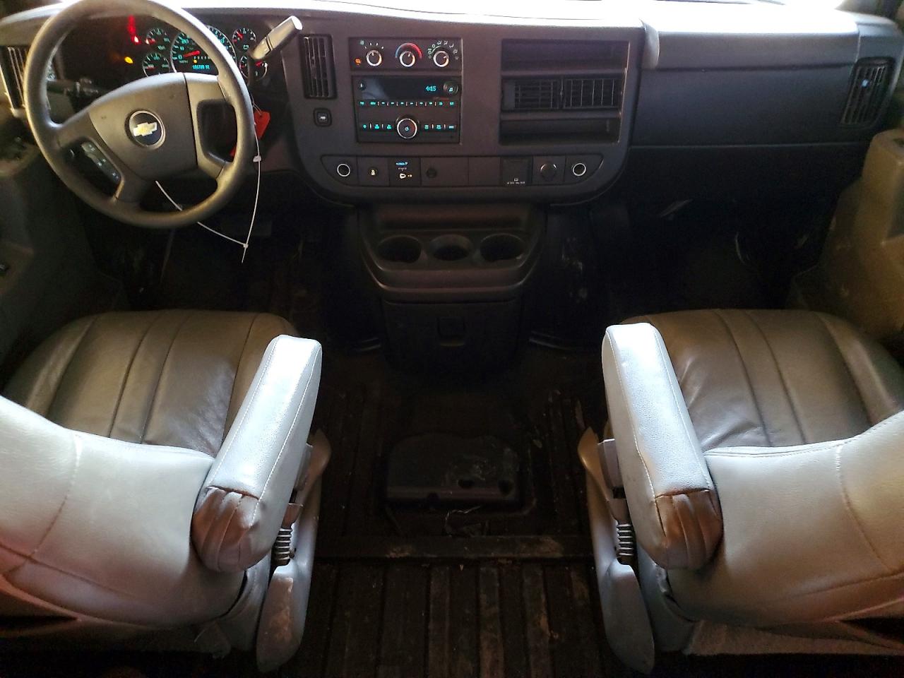 2017 CHEVROLET EXPRESS G3500 LT photo 15