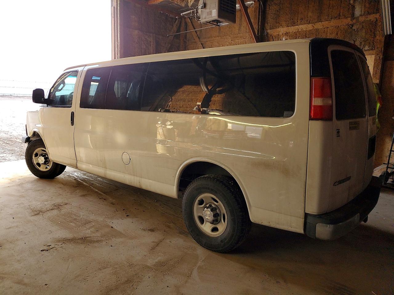 2017 CHEVROLET EXPRESS G3500 LT photo 3