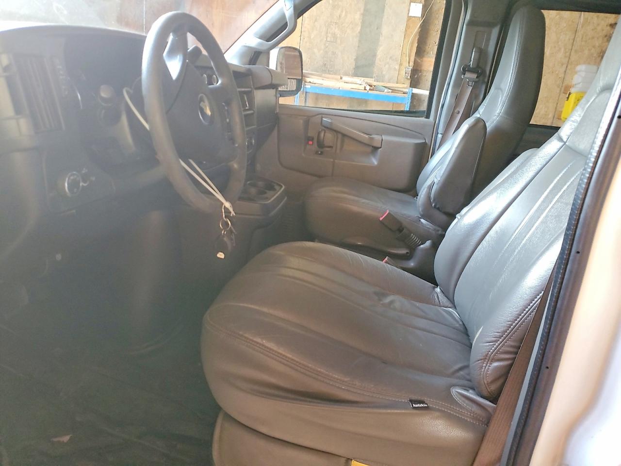 2017 CHEVROLET EXPRESS G3500 LT photo 13