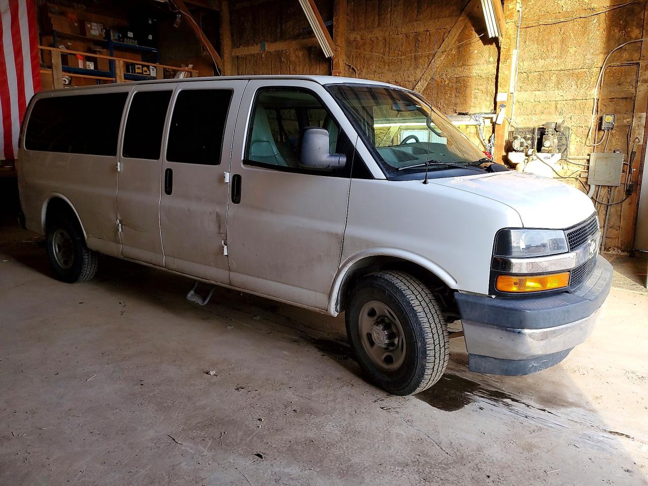 2017 CHEVROLET EXPRESS G3500 LT photo 7