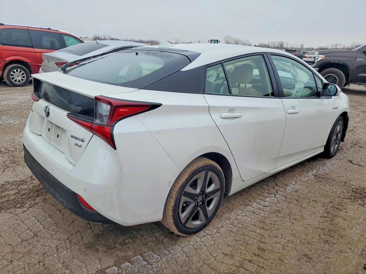 2019 TOYOTA PRIUS photo 5
