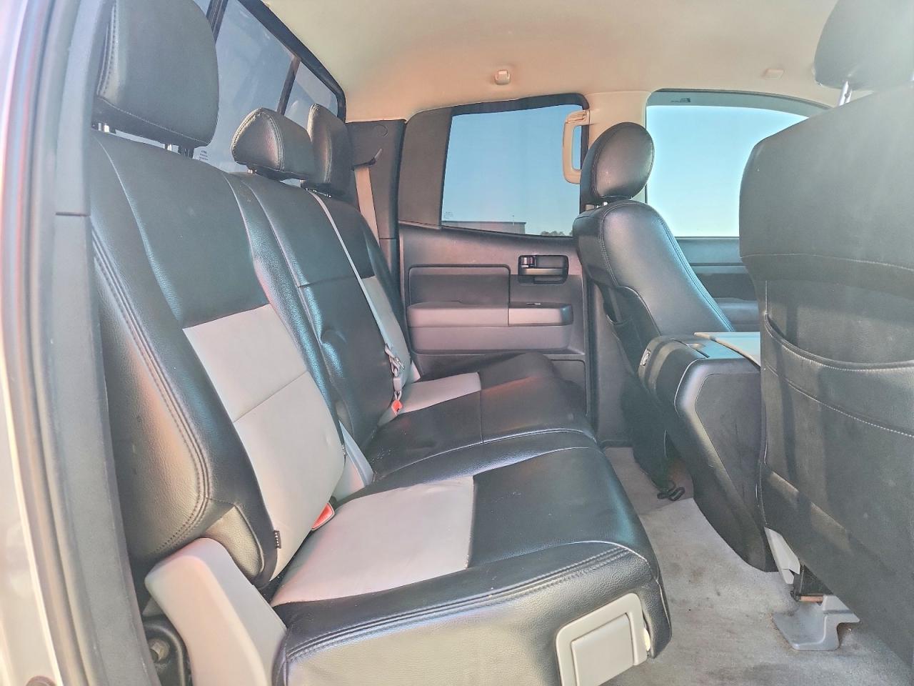 2011 TOYOTA TUNDRA DOUBLE CAB SR5 photo 28