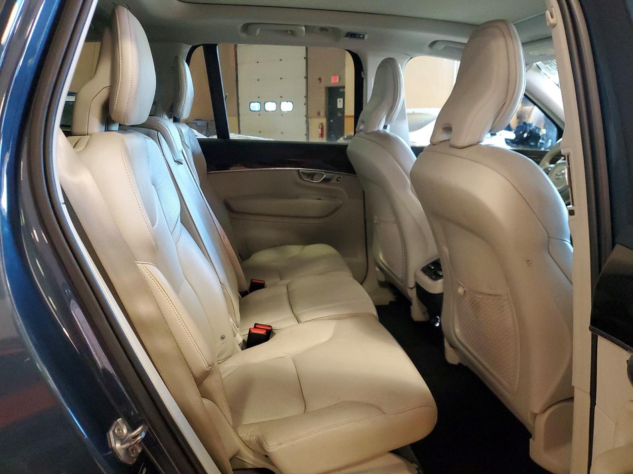 2019 VOLVO XC90 T6 MOMENTUM photo 21