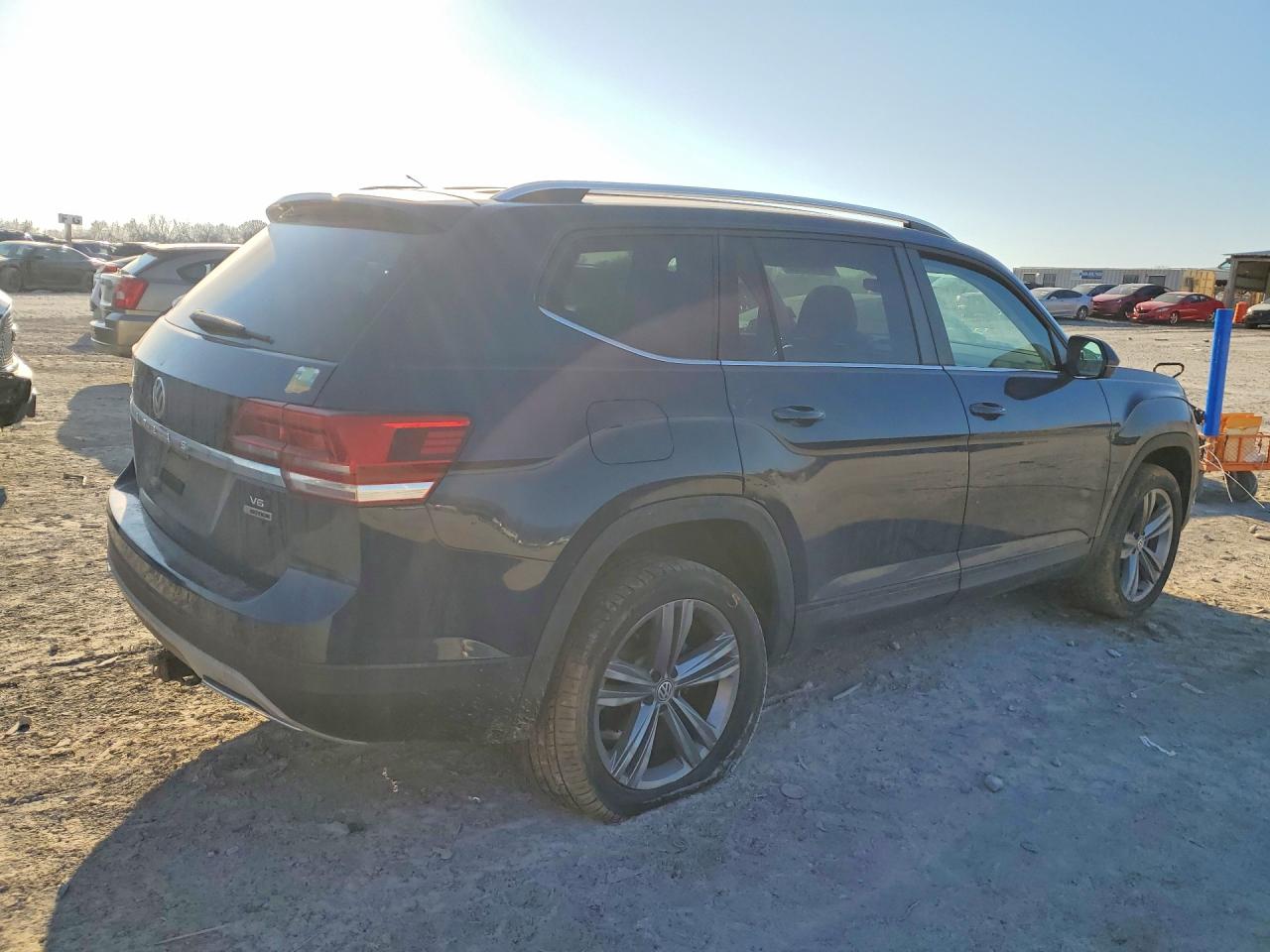 2018 VOLKSWAGEN ATLAS SE photo 3
