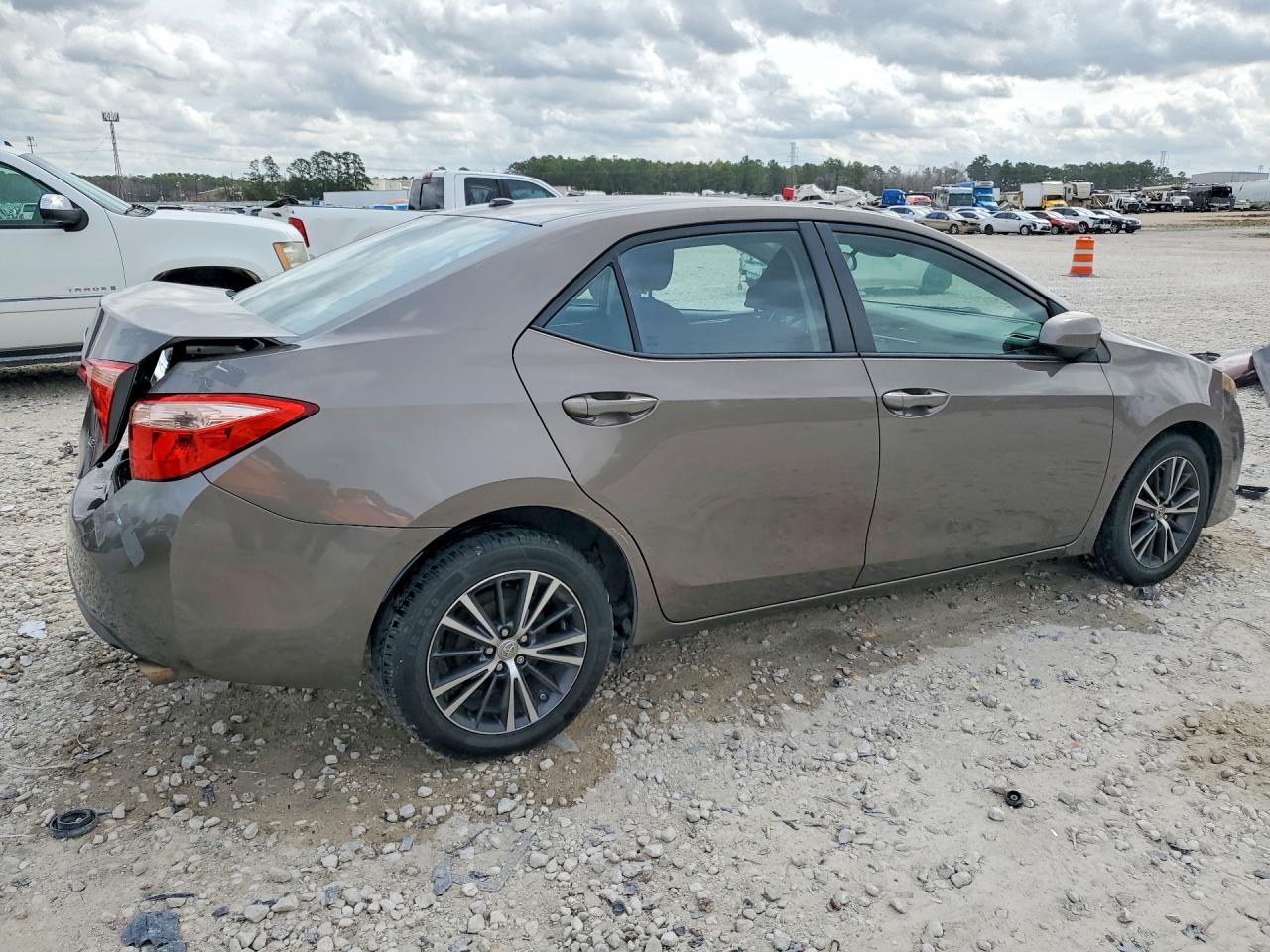 2017 TOYOTA COROLLA LE photo 5