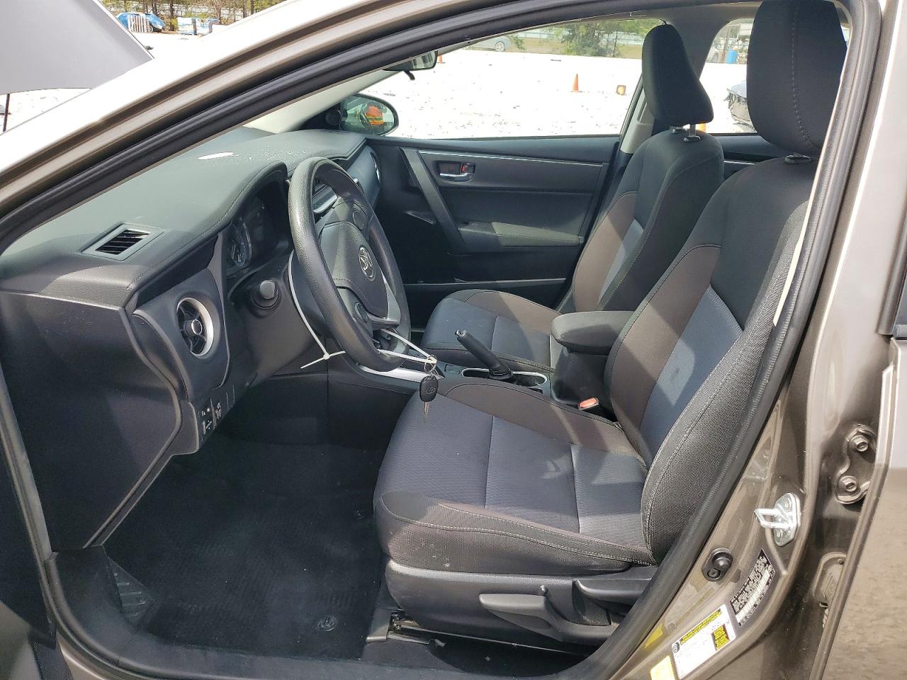 2017 TOYOTA COROLLA LE photo 13