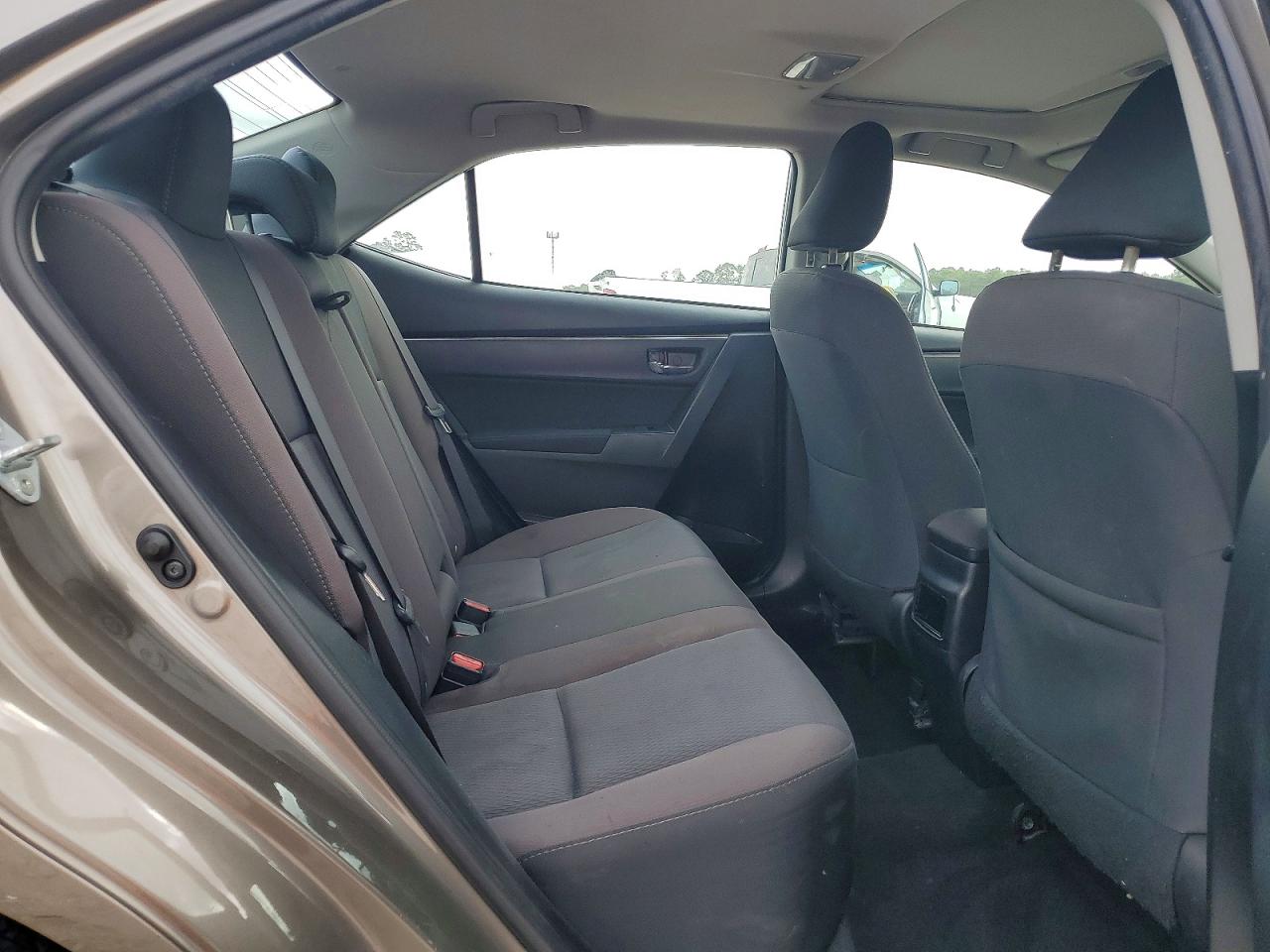 2017 TOYOTA COROLLA LE photo 19