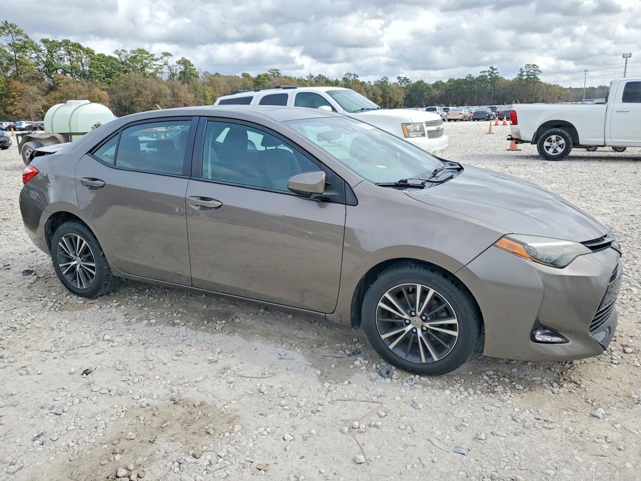 2017 TOYOTA COROLLA LE photo 7