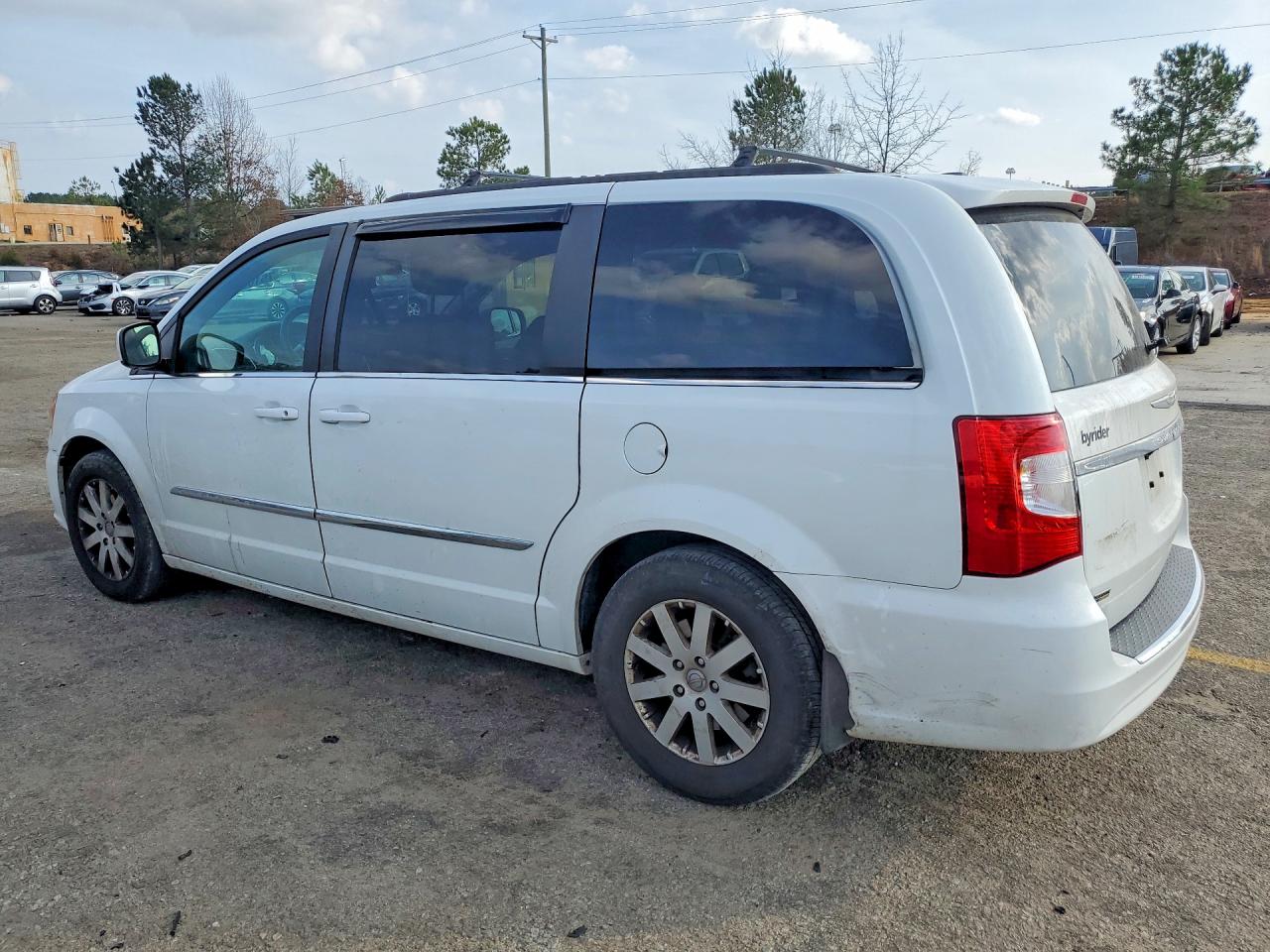 2015 CHRYSLER TOWN & COUNTRY TOURING photo 3