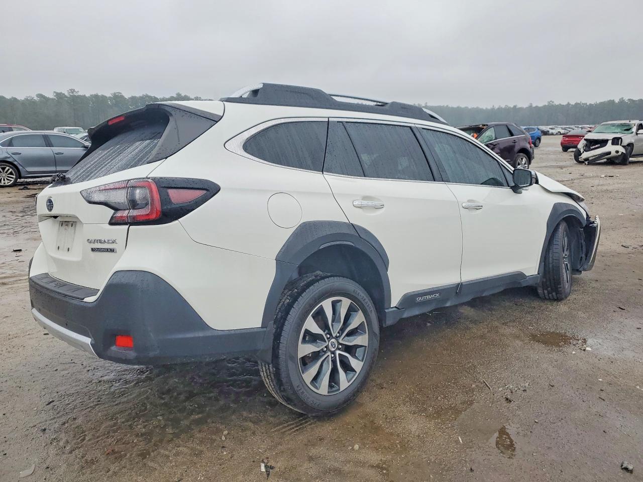 2023 SUBARU OUTBACK photo 3