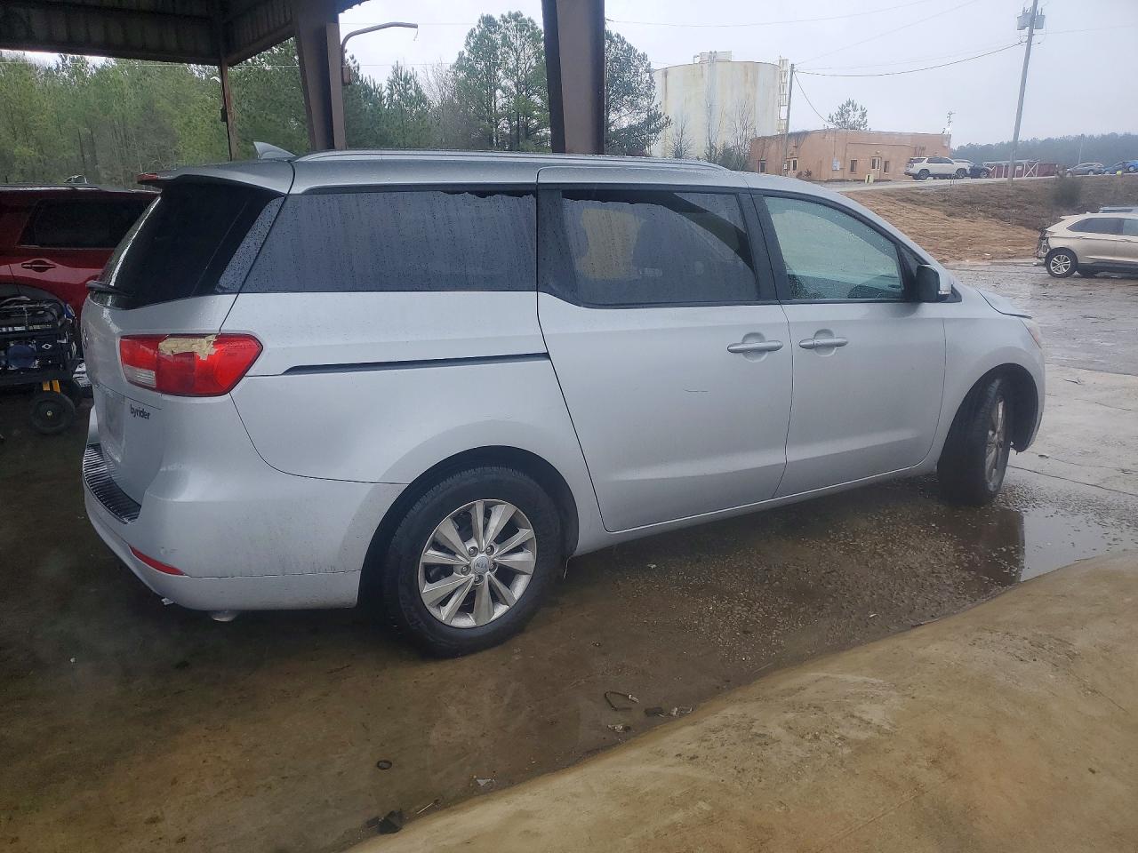 2017 KIA SEDONA LX photo 3