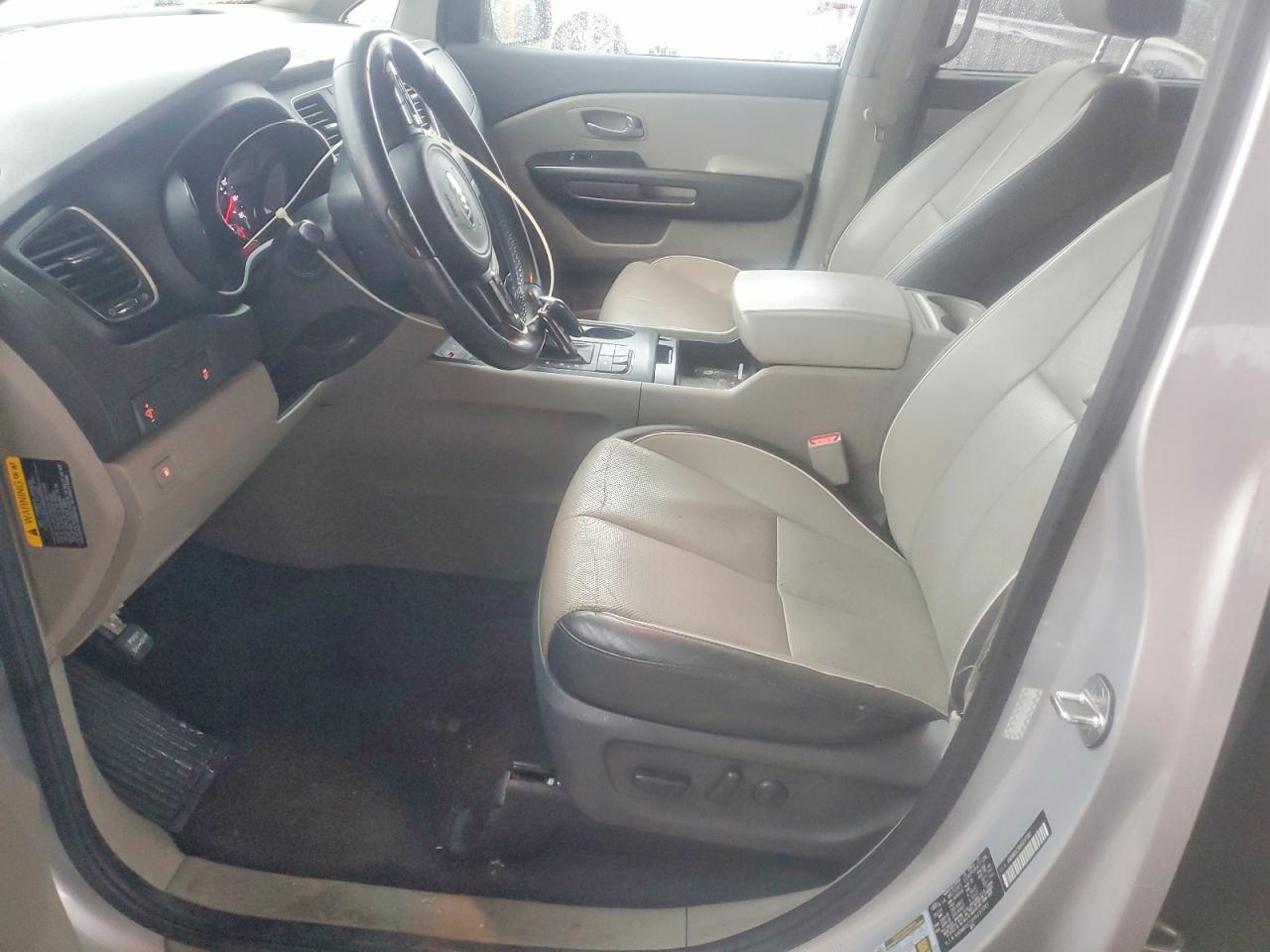 2017 KIA SEDONA LX photo 7