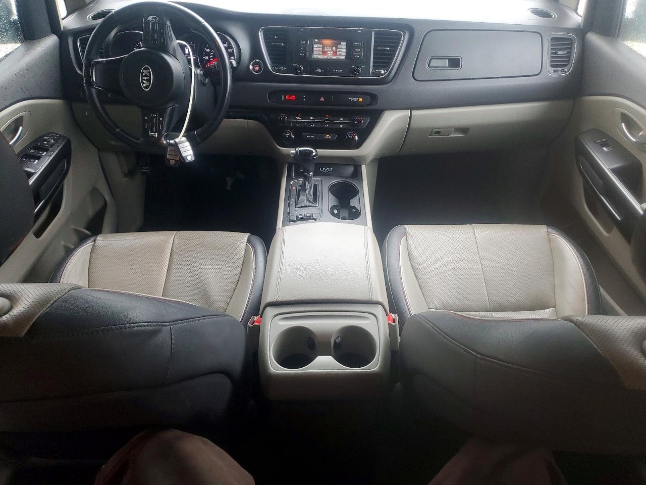 2017 KIA SEDONA LX photo 8