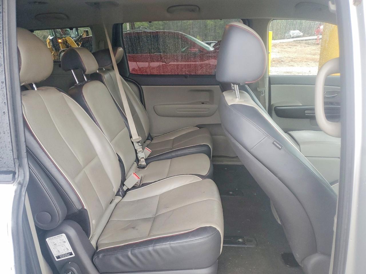 2017 KIA SEDONA LX photo 11