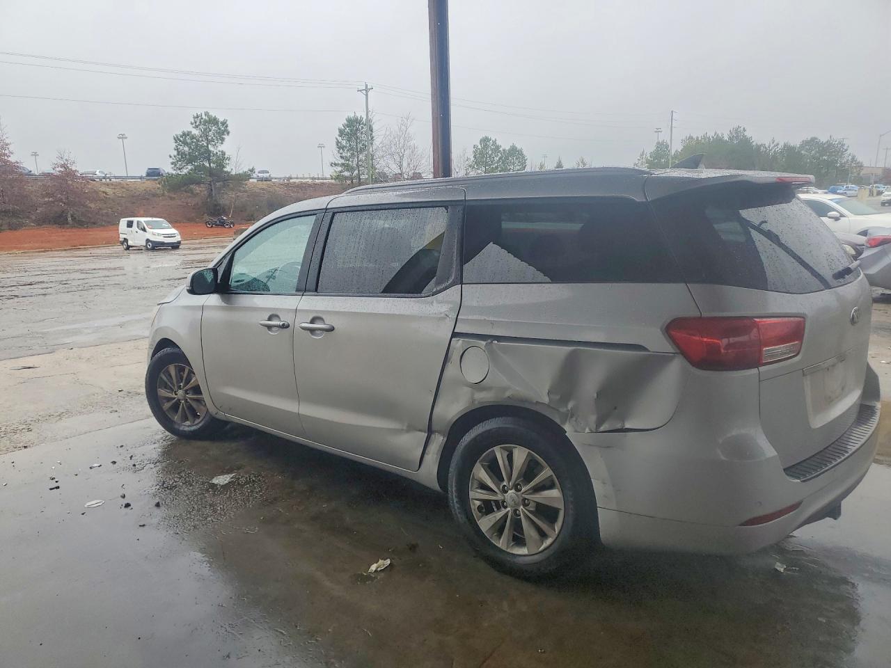 2017 KIA SEDONA LX photo 2