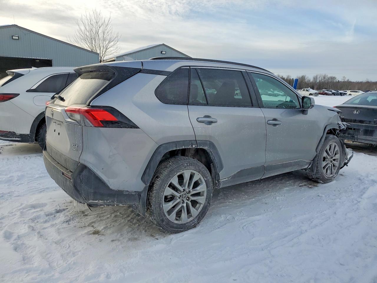 2024 TOYOTA RAV4 XLE photo 5