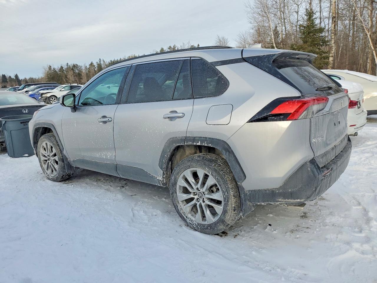2024 TOYOTA RAV4 XLE photo 3