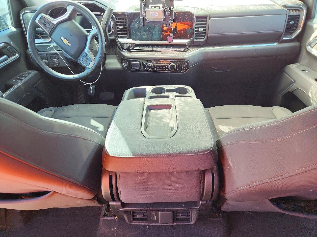 2024 CHEVROLET SILVERADO C1500 LT photo 22
